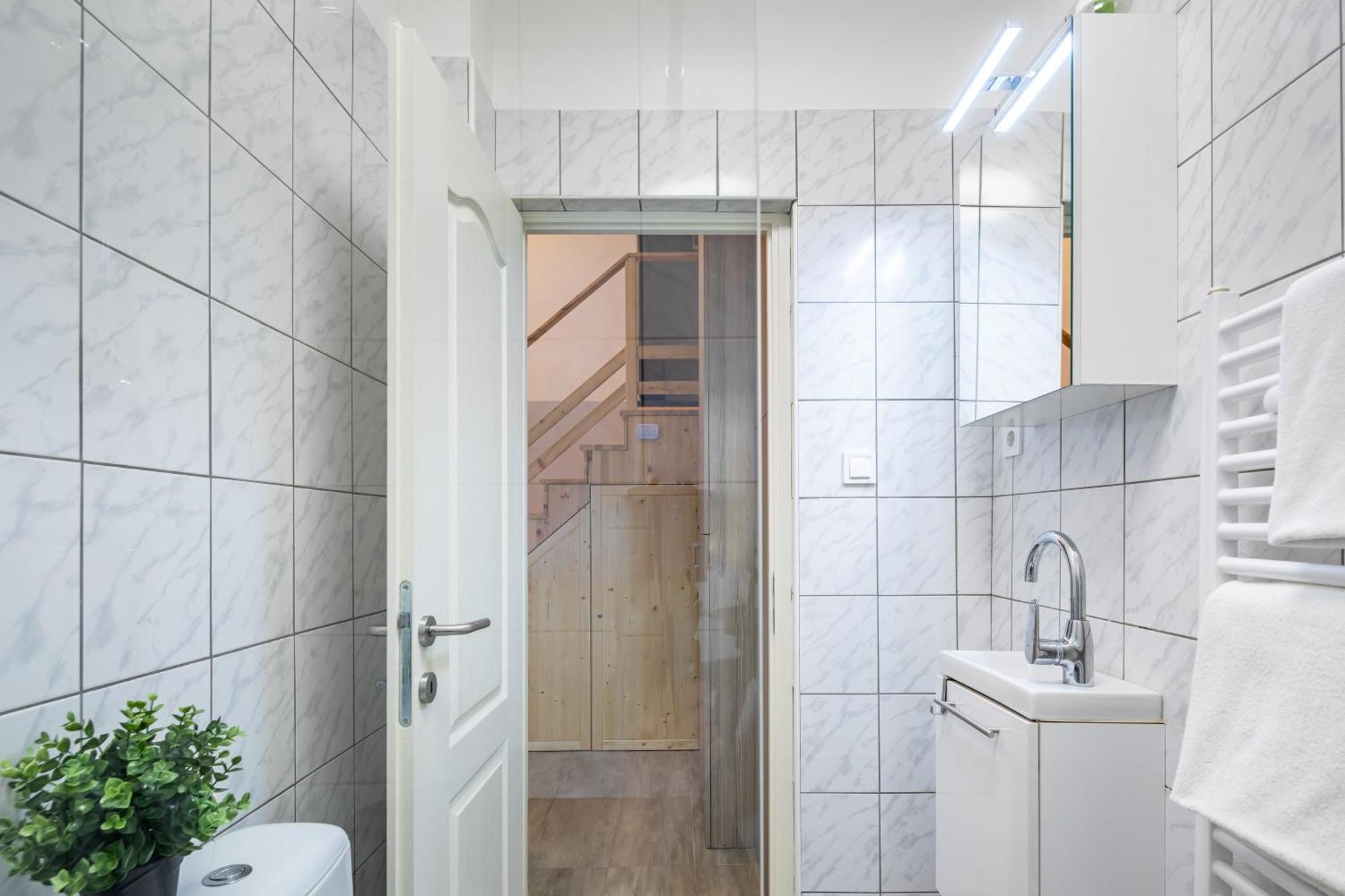 Apartmán And Homey With Good Transport Link Budapest