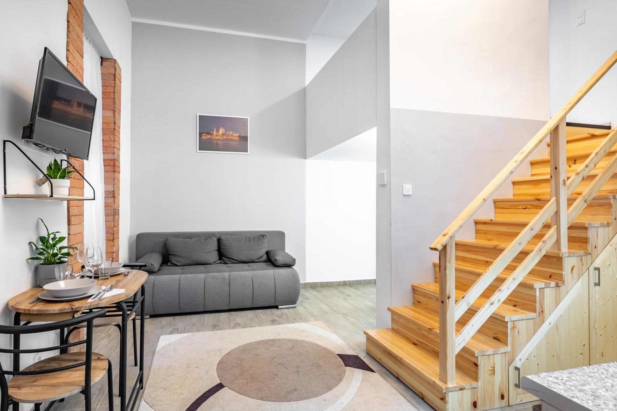 Apartmán And Homey With Good Transport Link