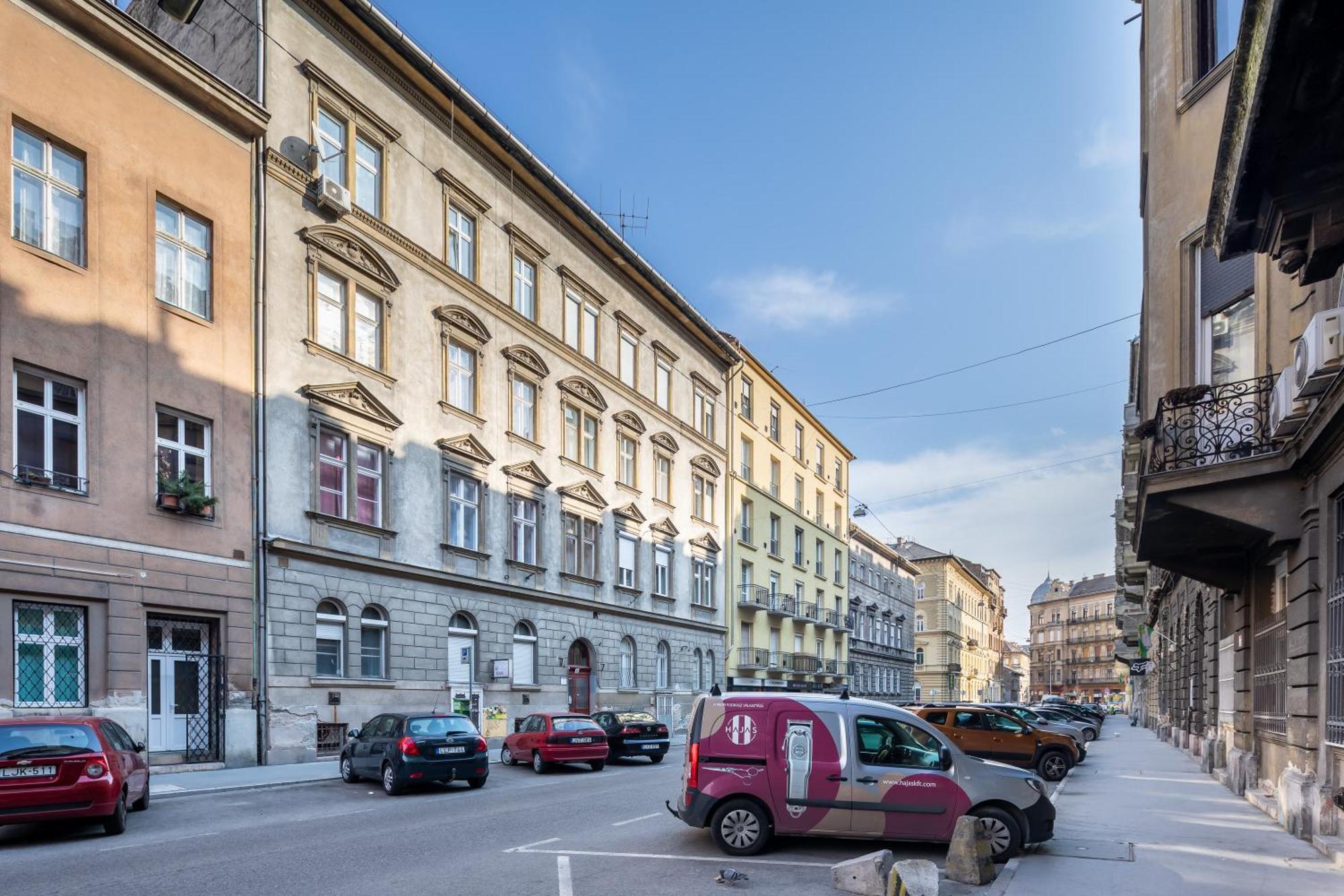 Apartmán And Homey With Good Transport Link *