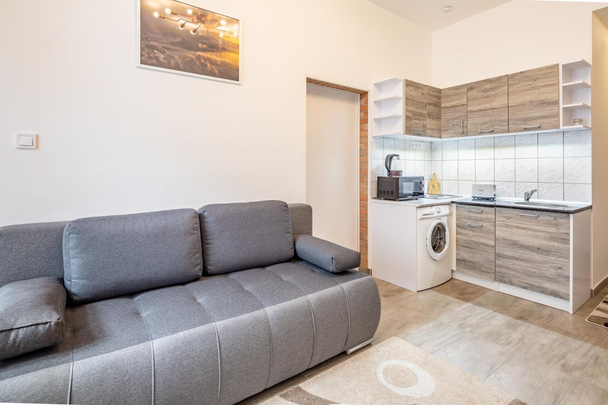 Apartmán And Homey With Good Transport Link *